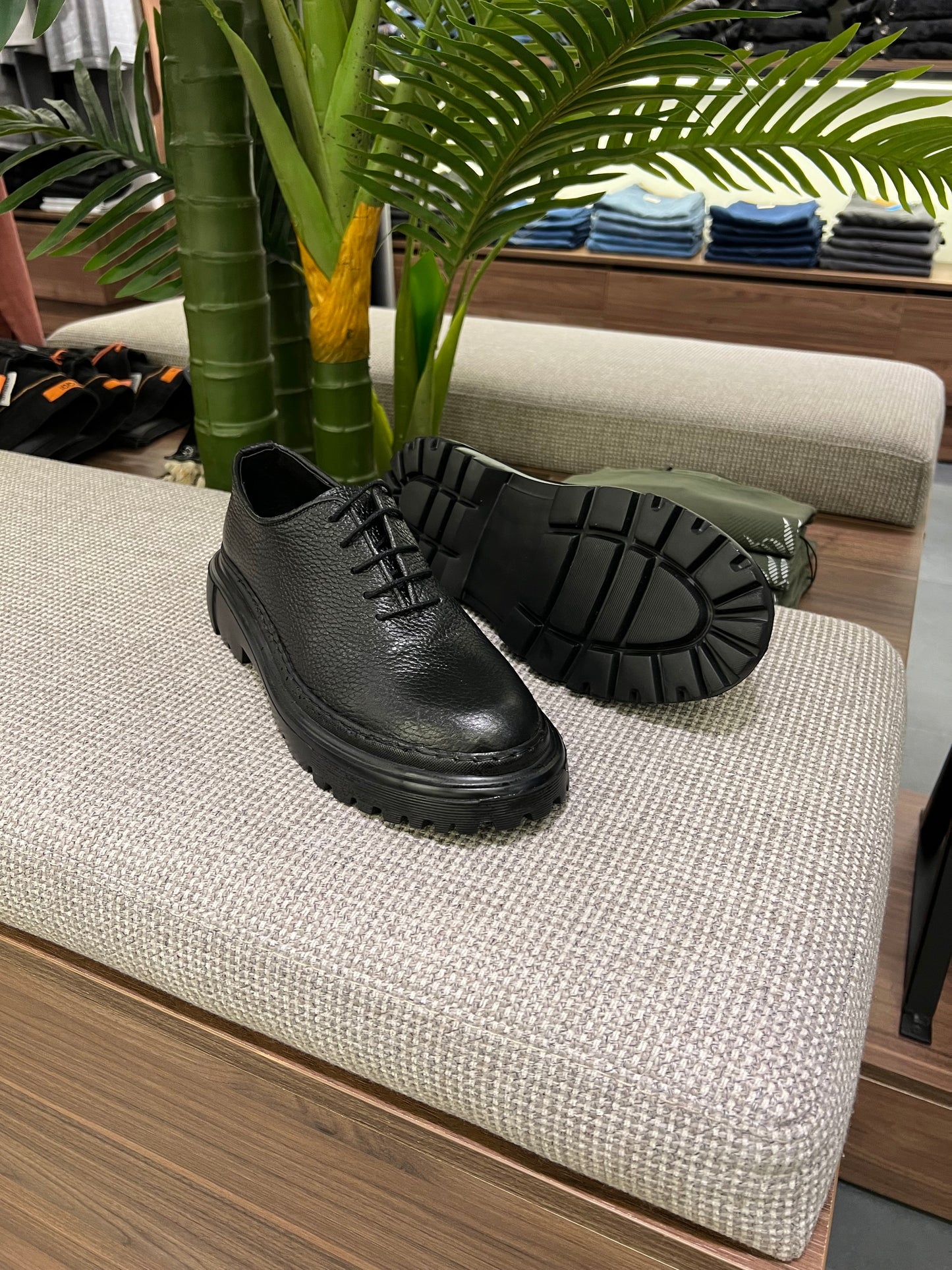 CASUAL BLACK LEATHER DERBY