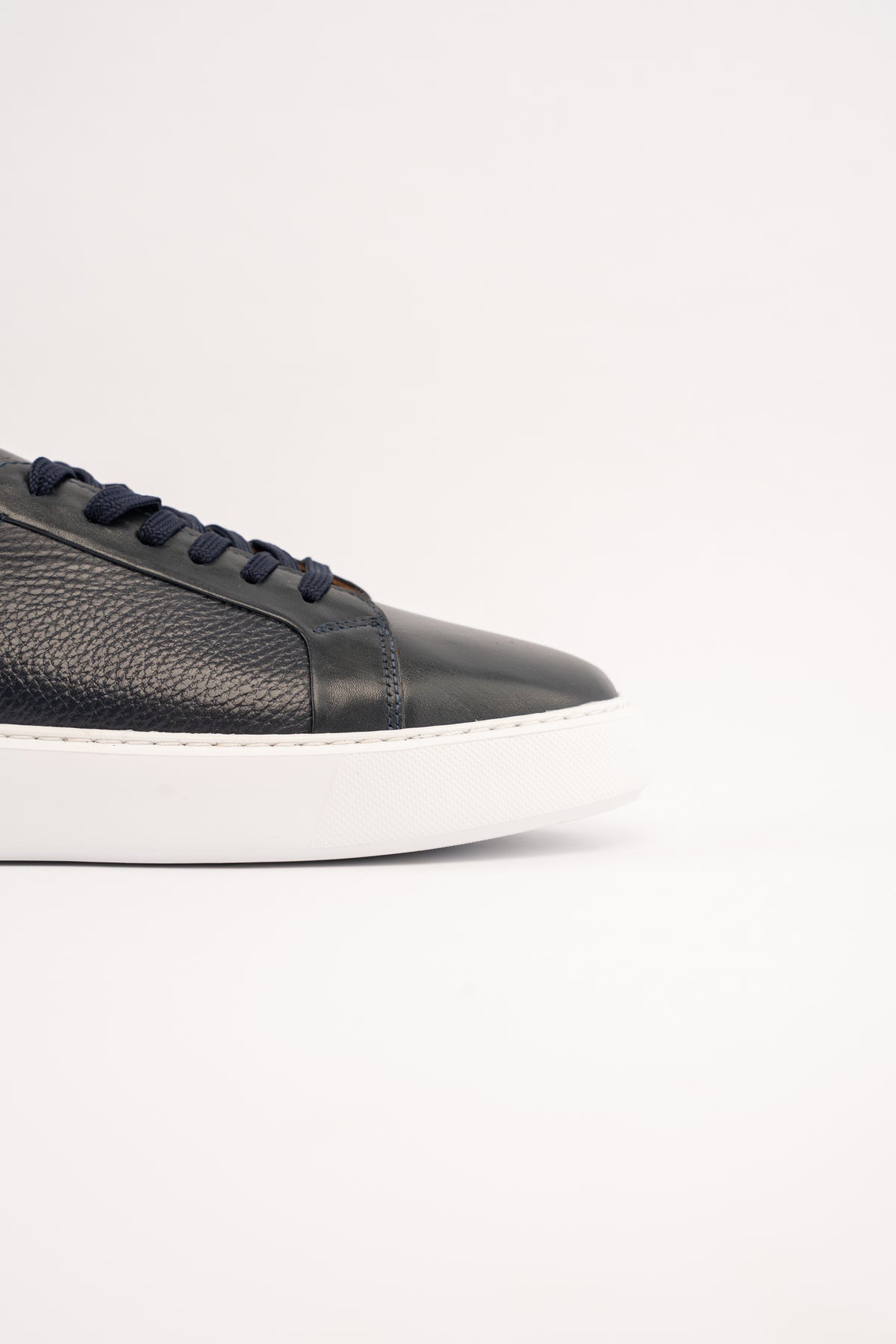 NAVY INFORMAL SNEAKER