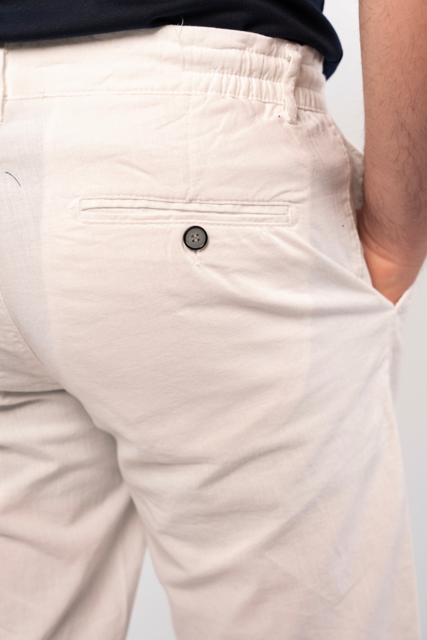 WHITE LINEN SHORT