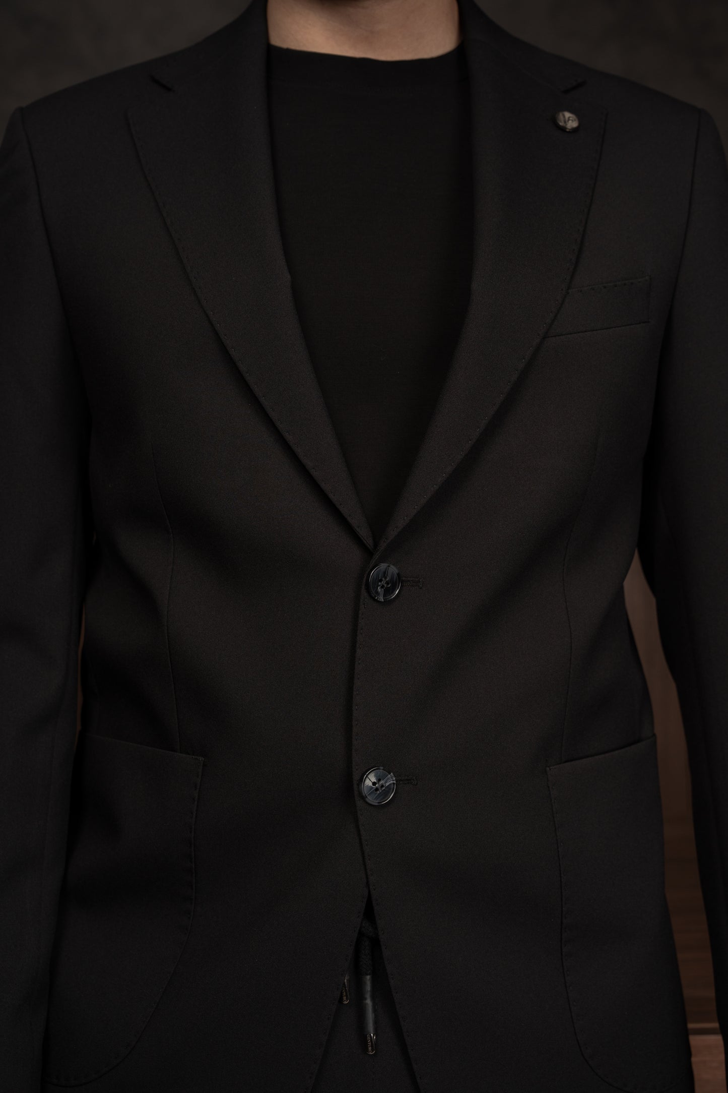 BLACK TRAVEL SUIT