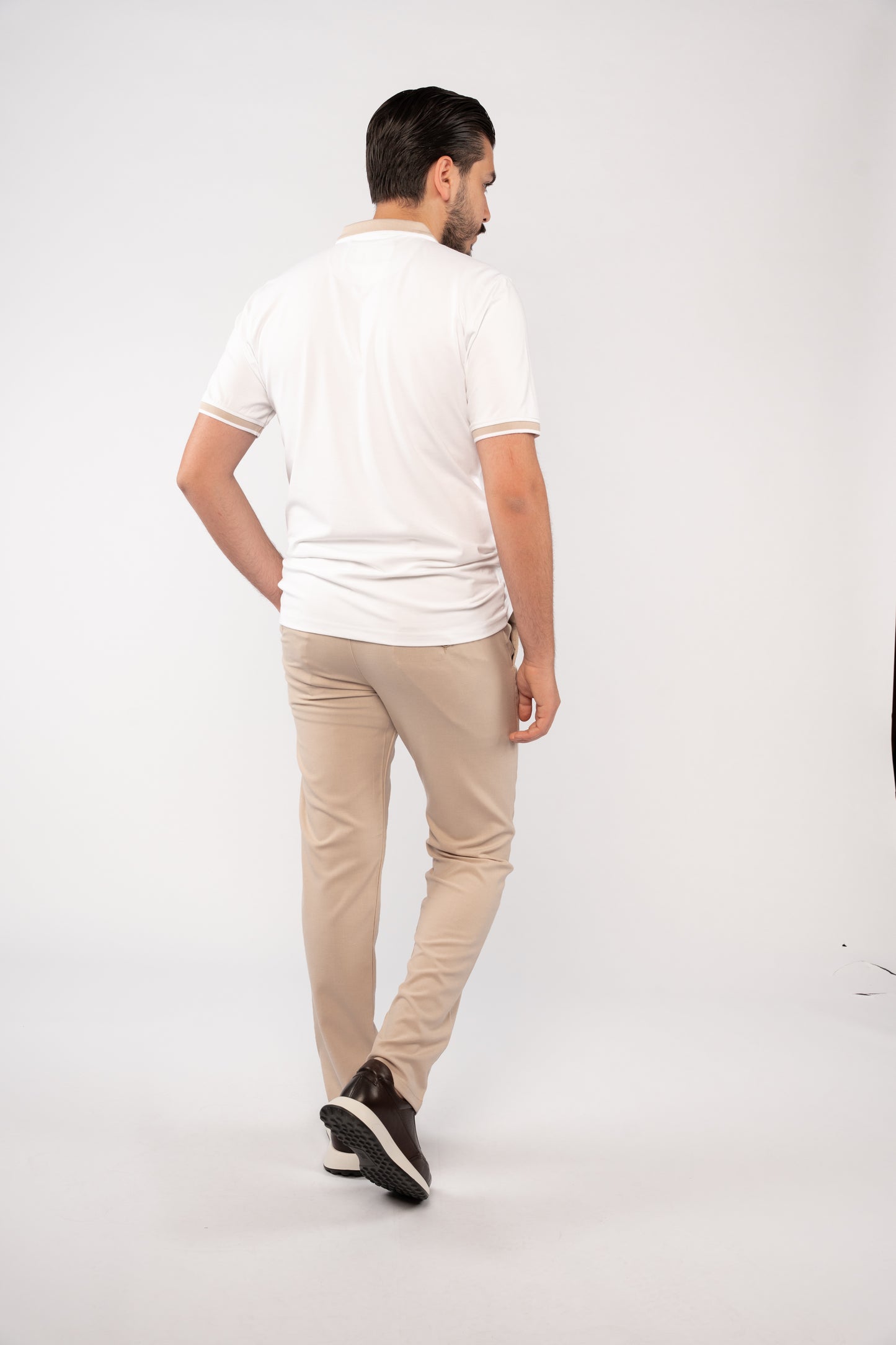 WHITE BEIGE COLLAR ZIPPER POLO