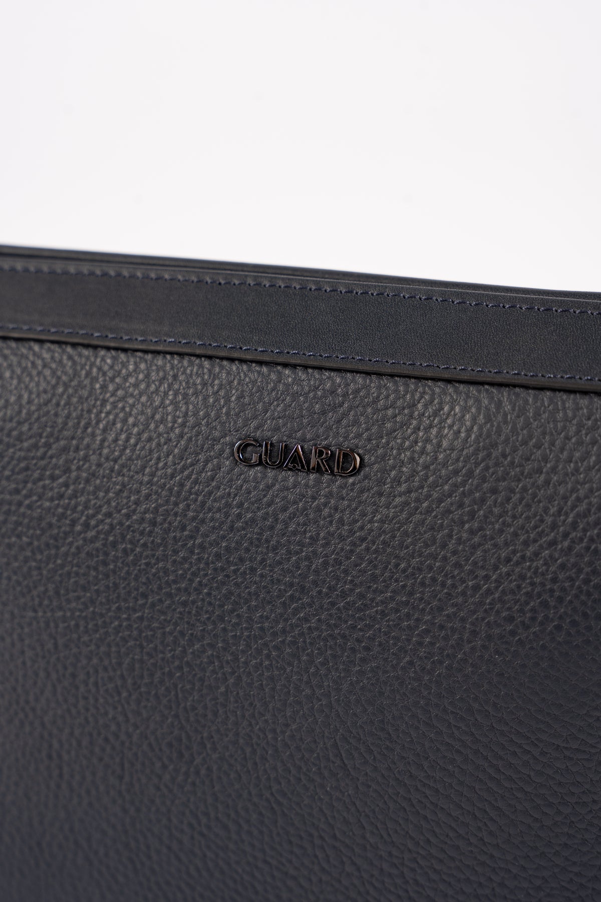 NAVY LEVANT SEAL LEATHER CLUTCH BAG