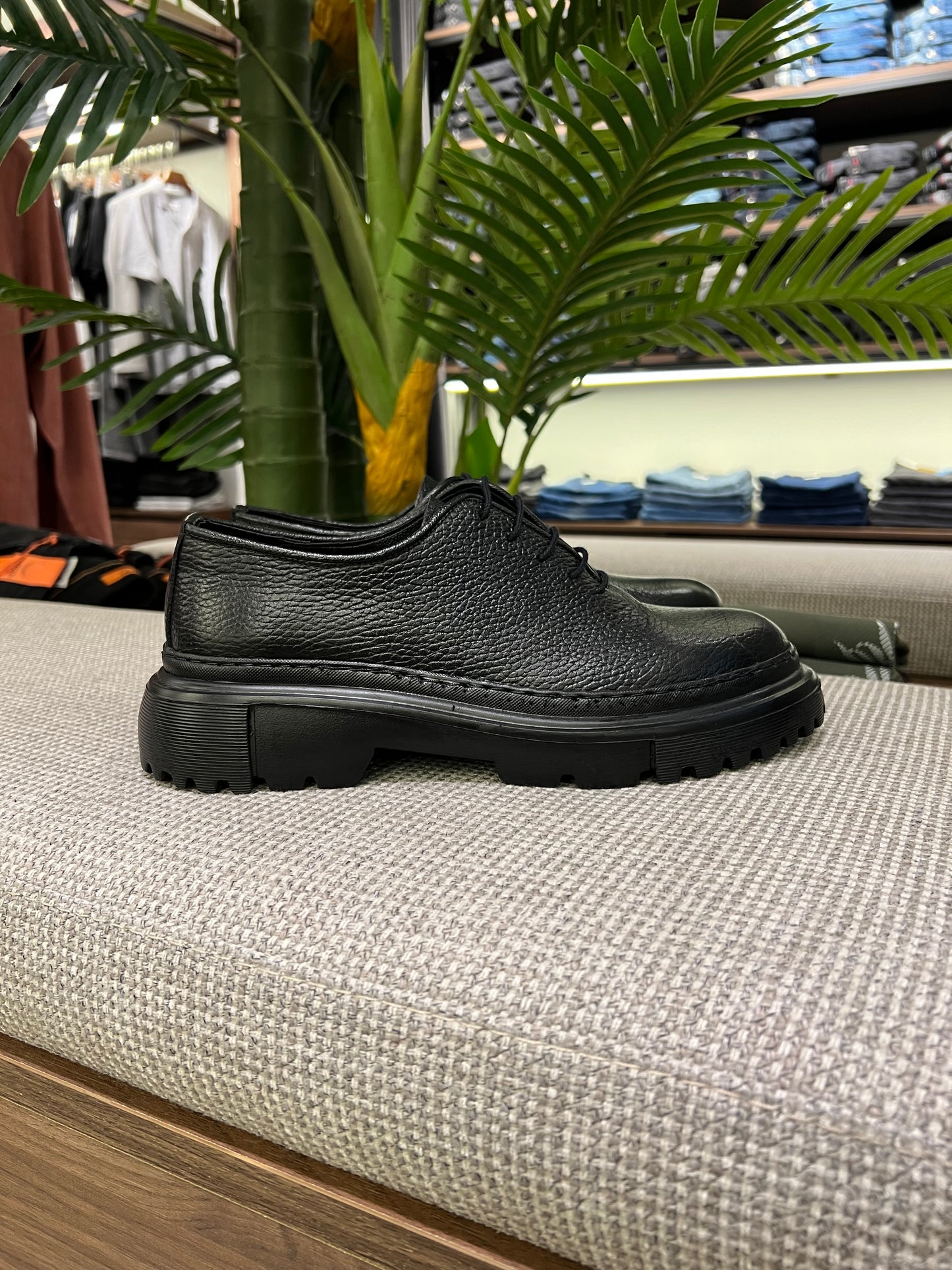 CASUAL BLACK LEATHER DERBY