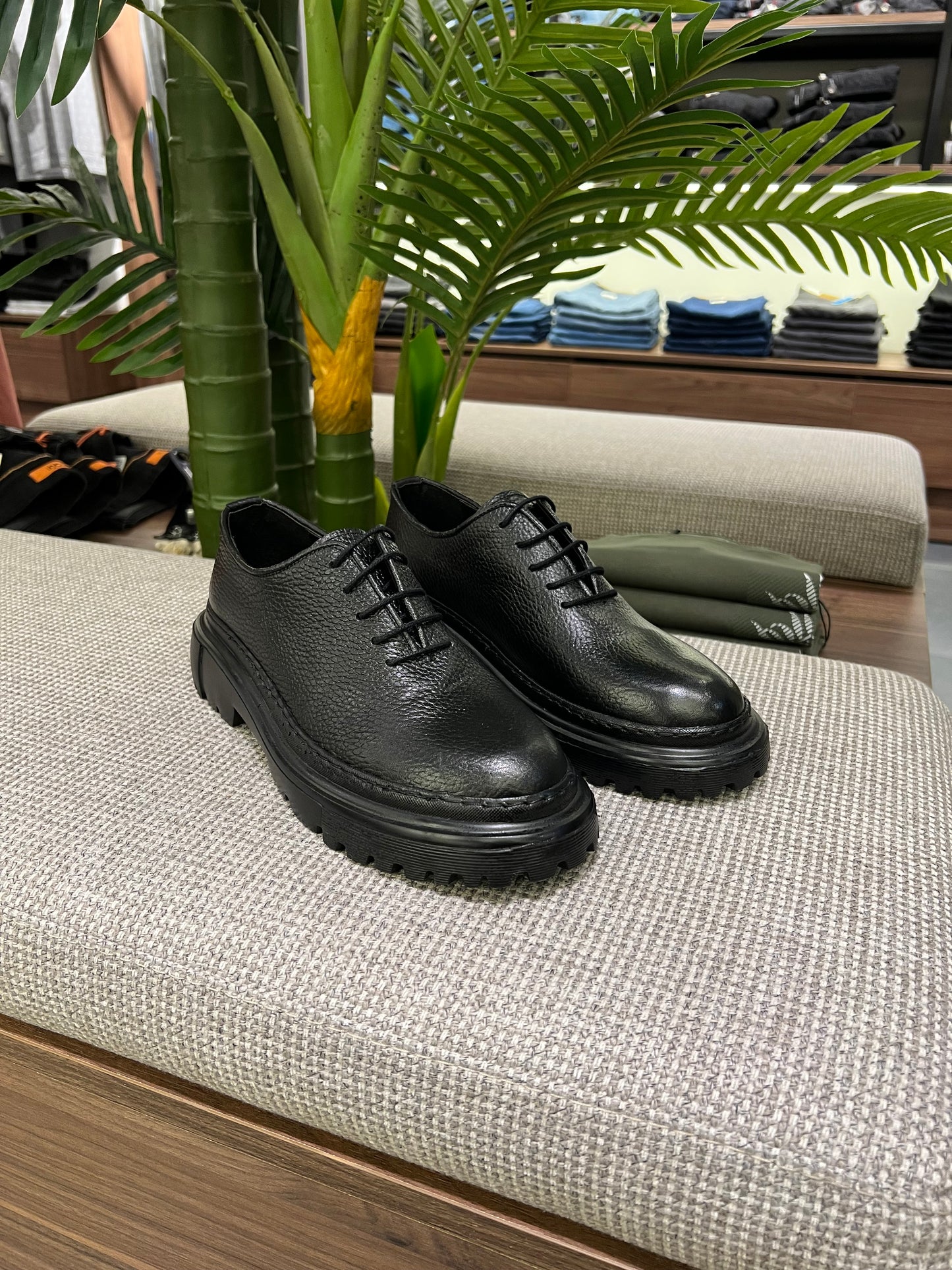 CASUAL BLACK LEATHER DERBY