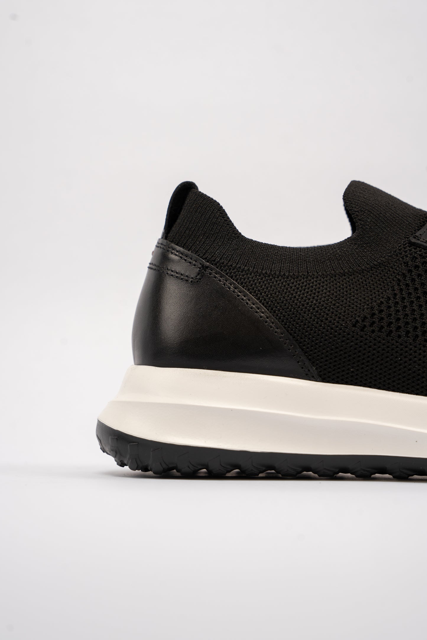 BLACK CASUAL ELASTIC SNEAKER