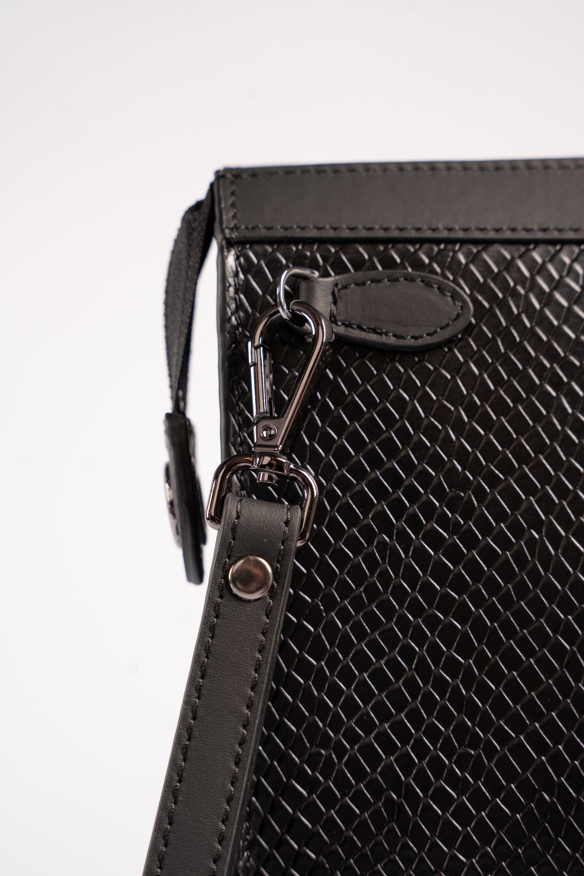 BLACK CROCODILE LEATHER CLUTCH BAG