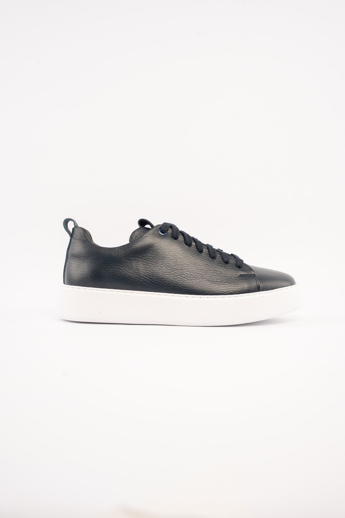 NAVY REFINED SNEAKER