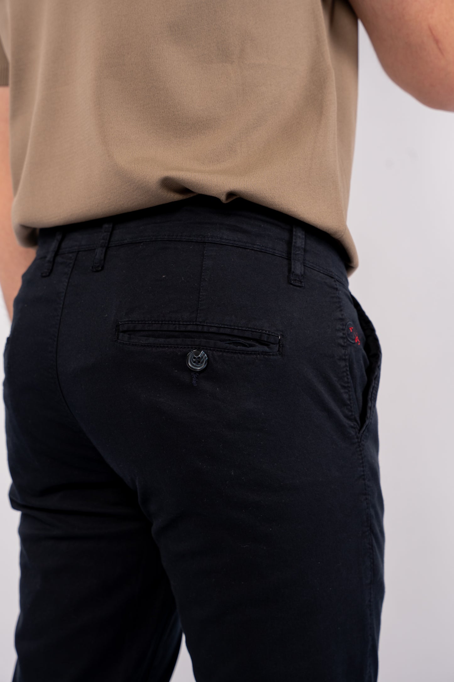 NAVY RELAXED CHINOS