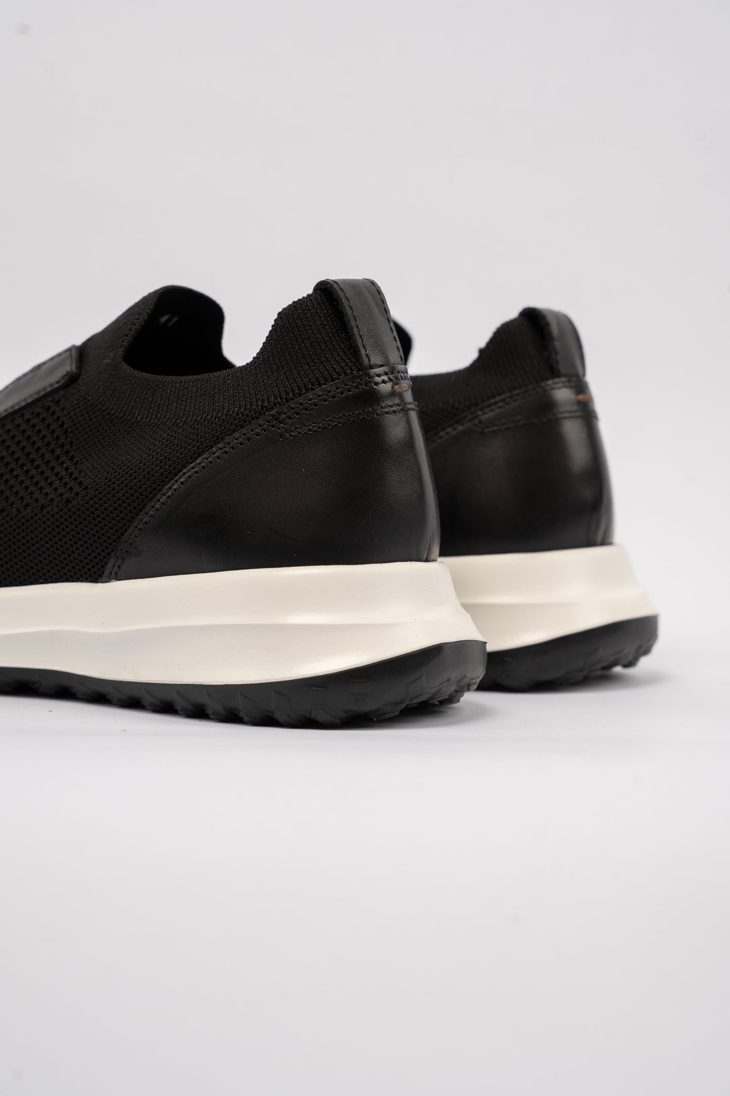 BLACK CASUAL ELASTIC SNEAKER