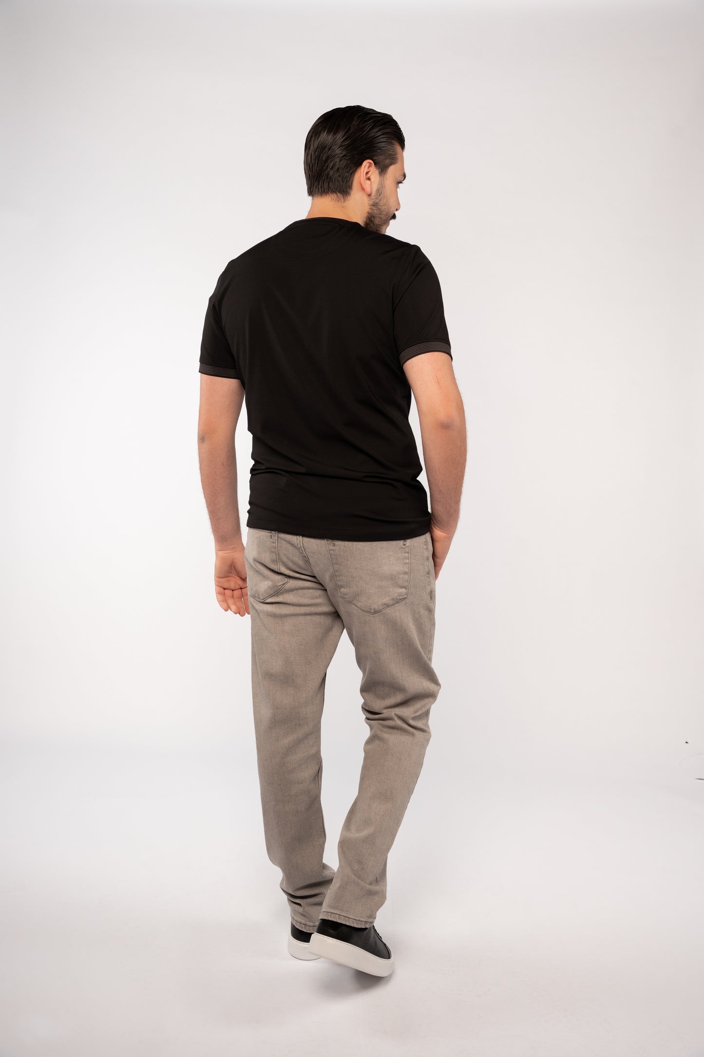 BLACK RELAXED TSHIRT