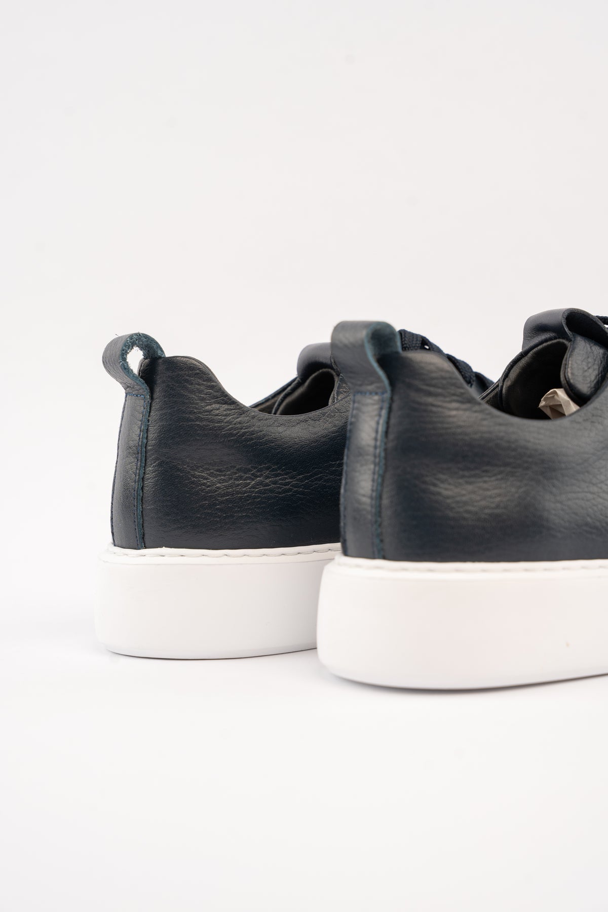NAVY REFINED SNEAKER