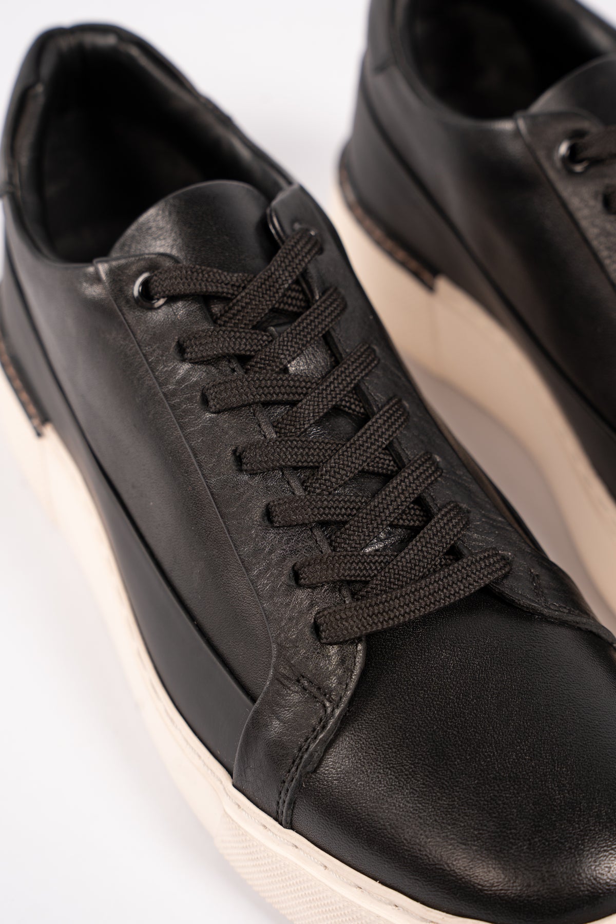 BLACK CREAM SOLE SNEAKER