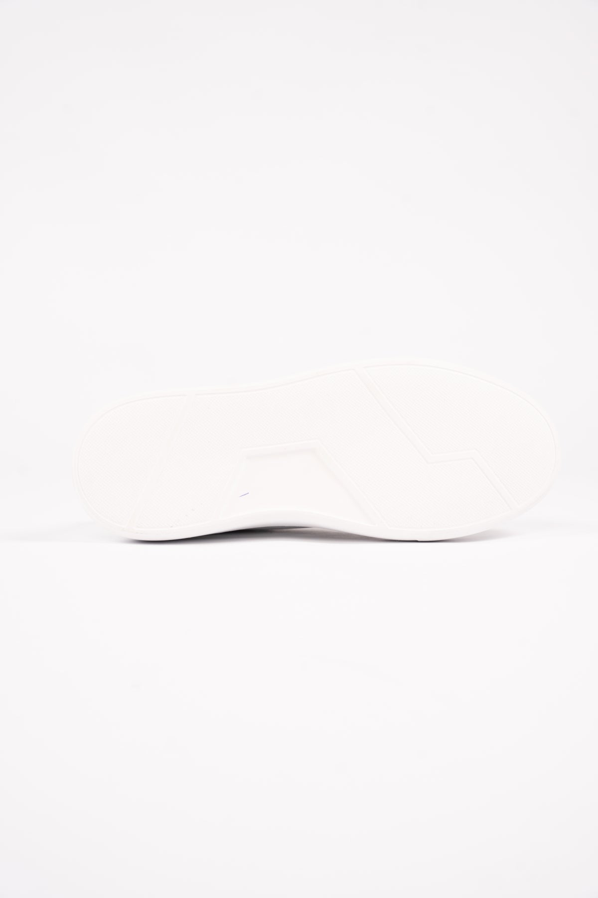 WHITE LEATHER VERSATILE ELASTIC SNEAKER