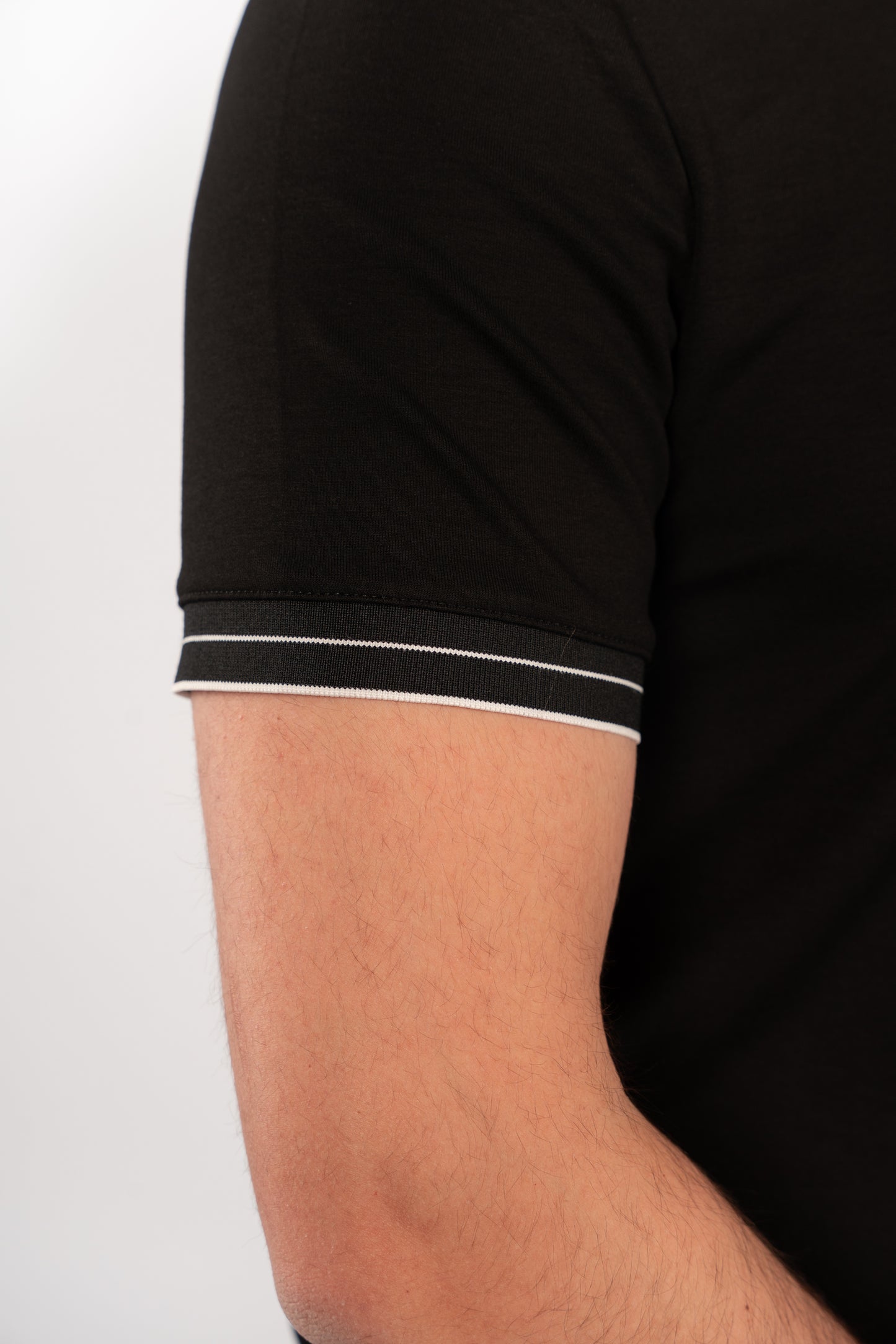 BLACK MODERN TSHIRT
