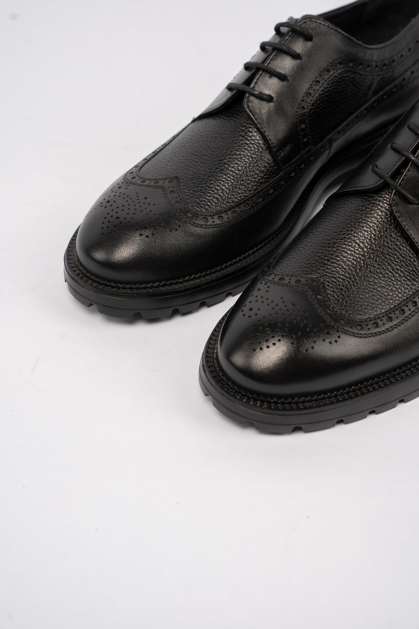 BLACK BROGUE SHOE