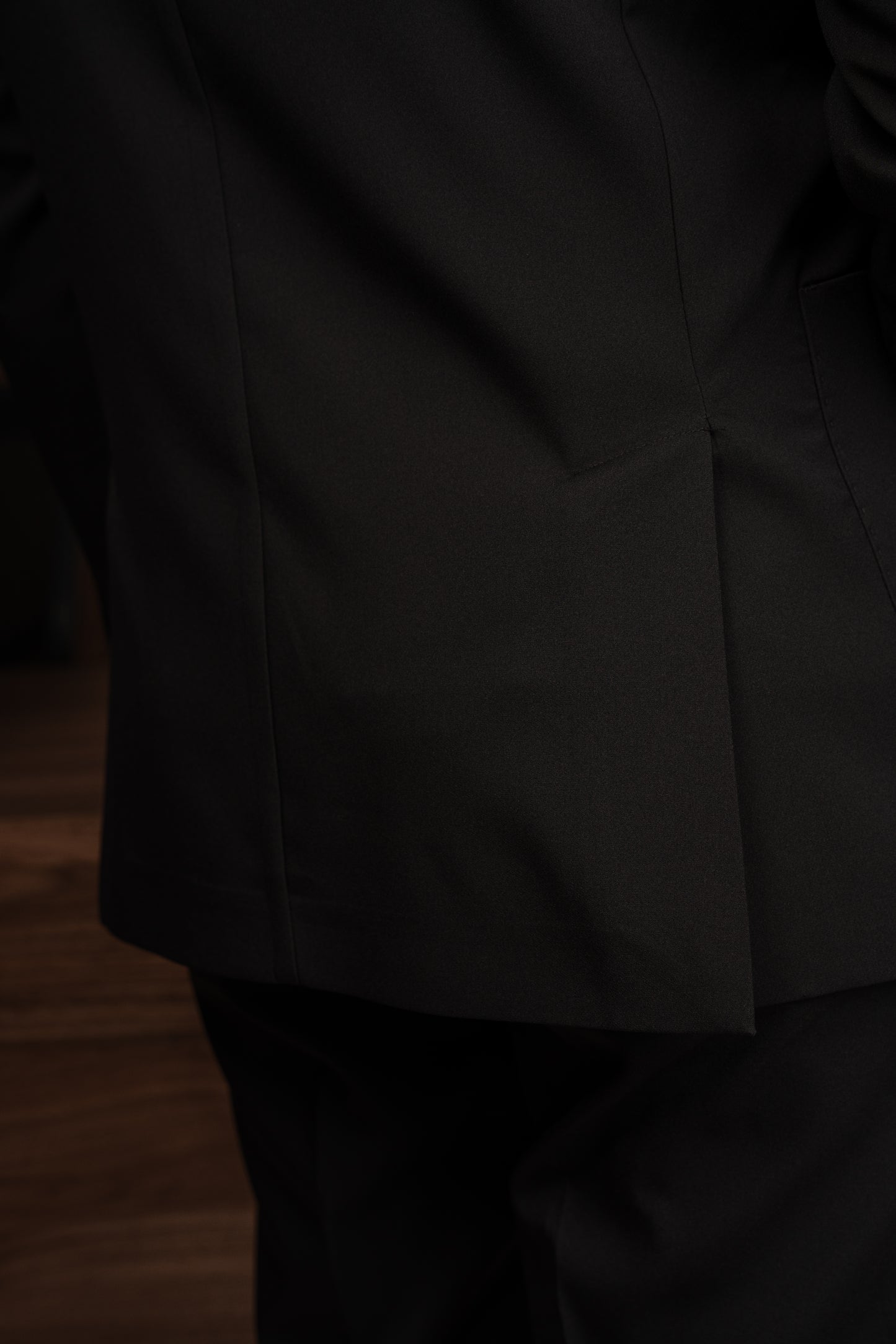 BLACK TRAVEL SUIT