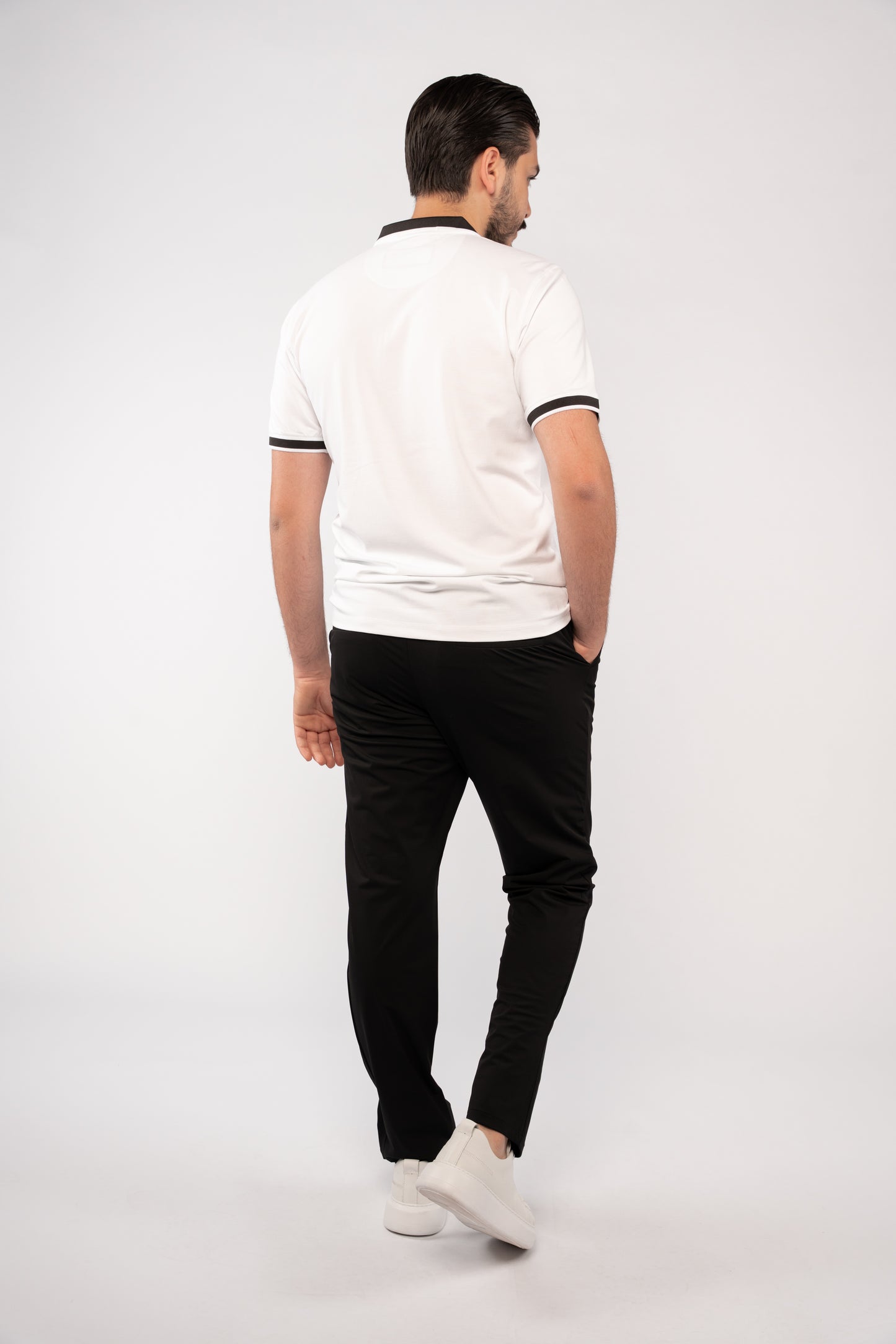 WHITE BLACK COLLAR ZIPPER POLO
