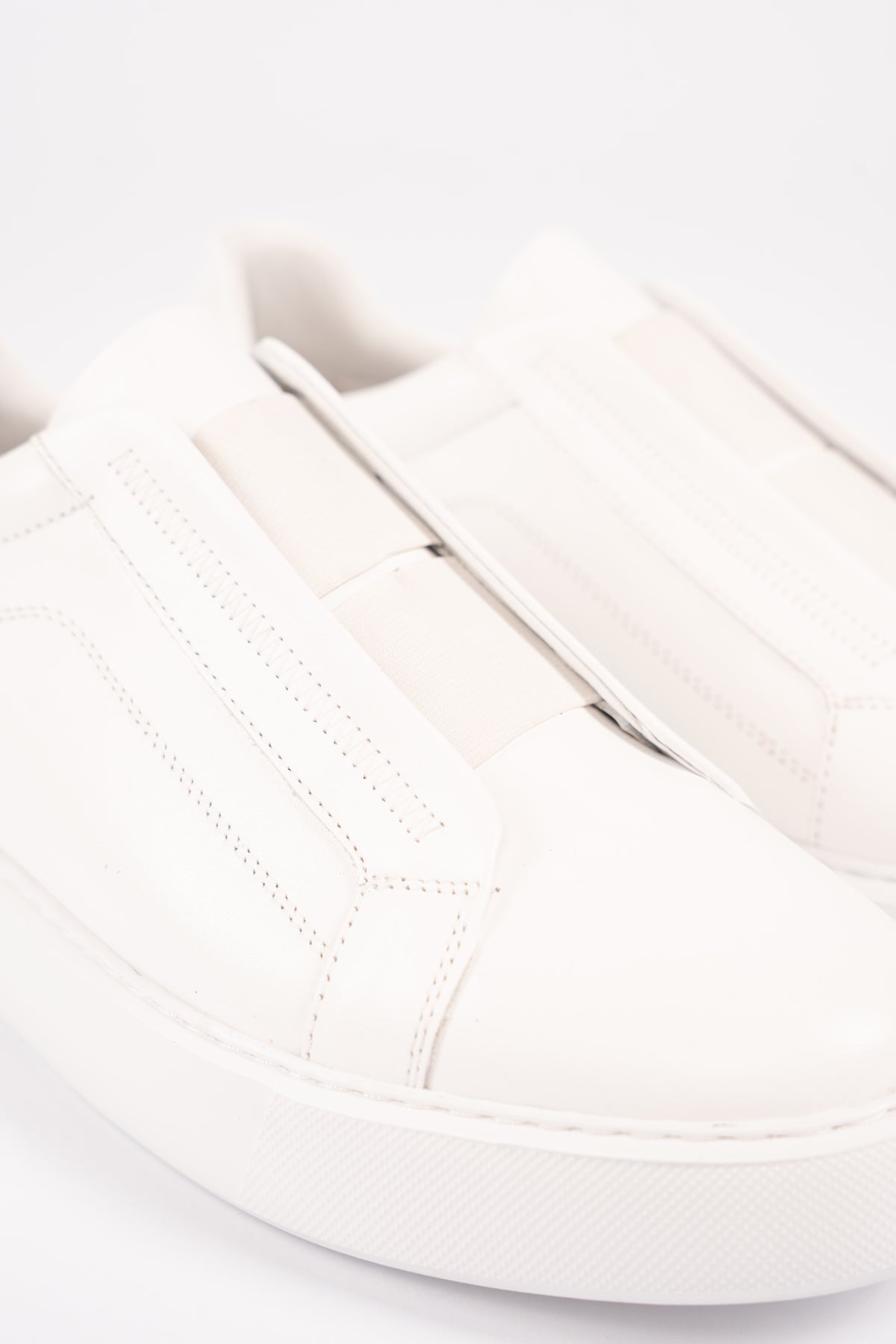 WHITE LEATHER VERSATILE ELASTIC SNEAKER
