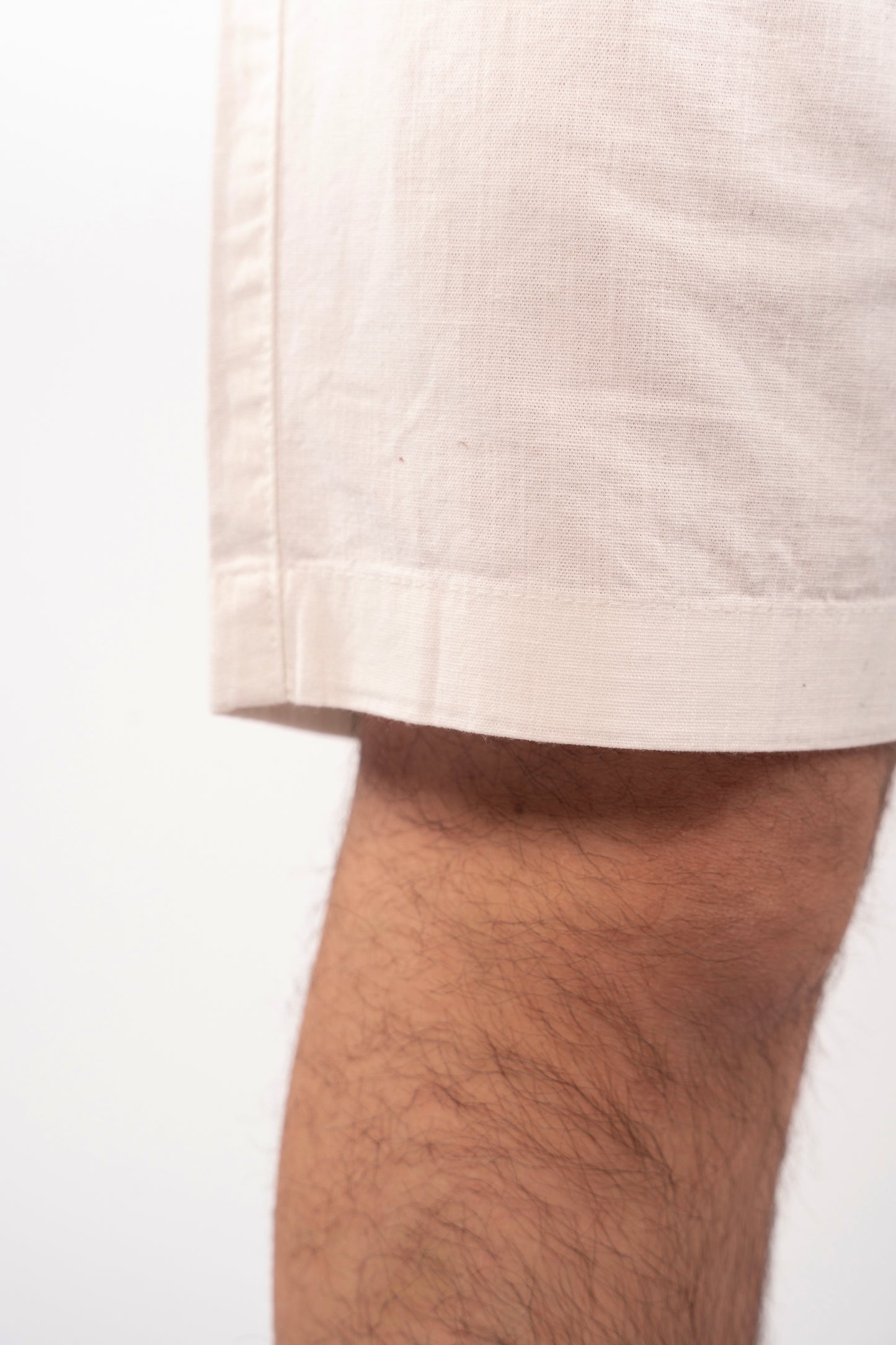 WHITE LINEN SHORT