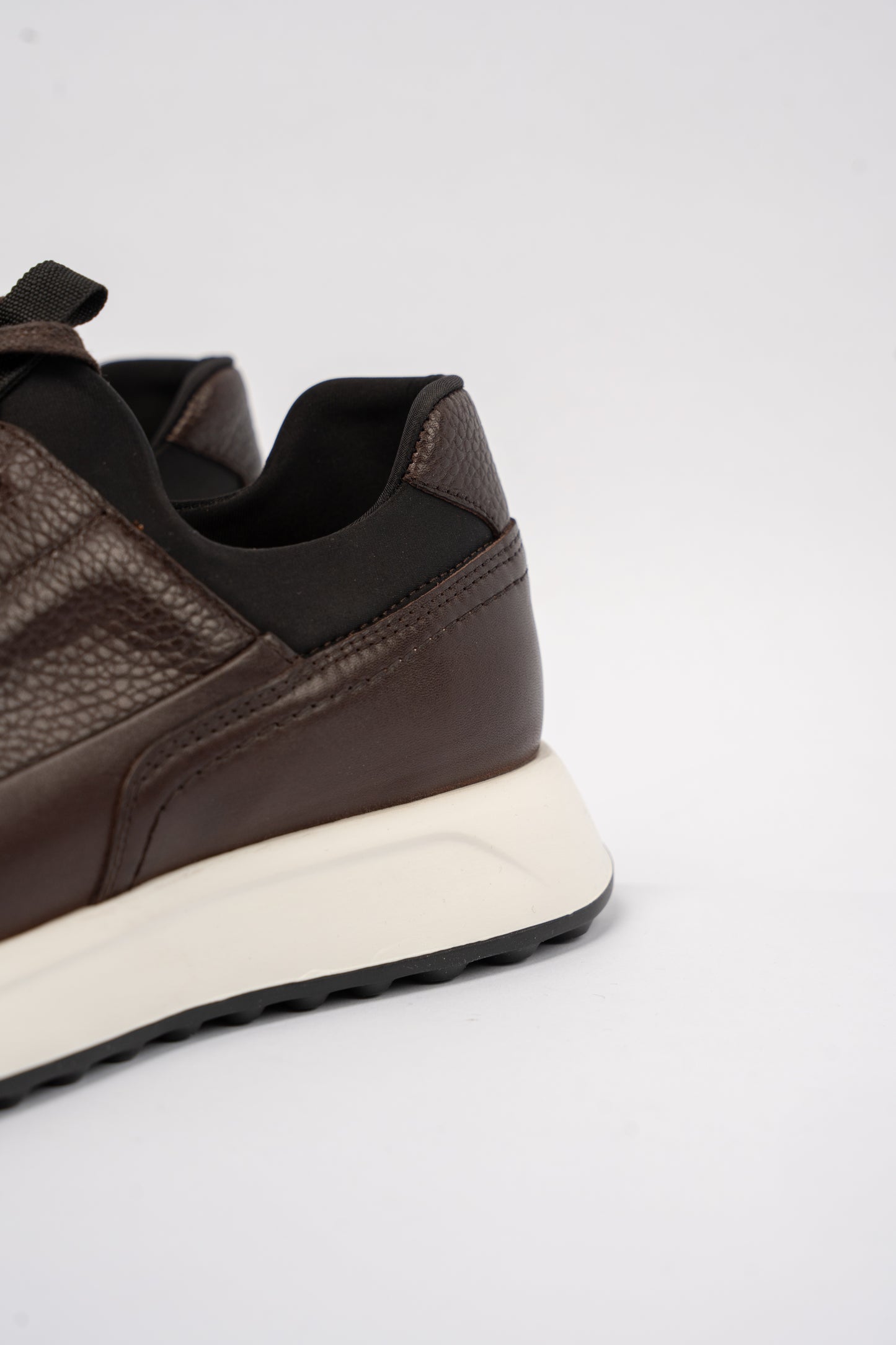 BROWN TIMELESS SNEAKER