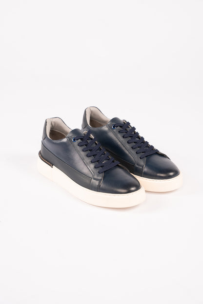 NAVY CREAM SOLE SNEAKER