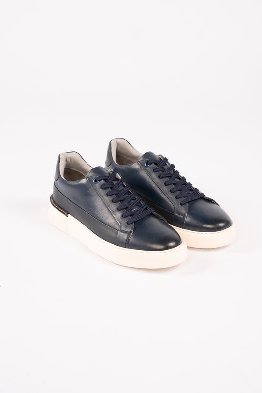 NAVY CREAM SOLE SNEAKER