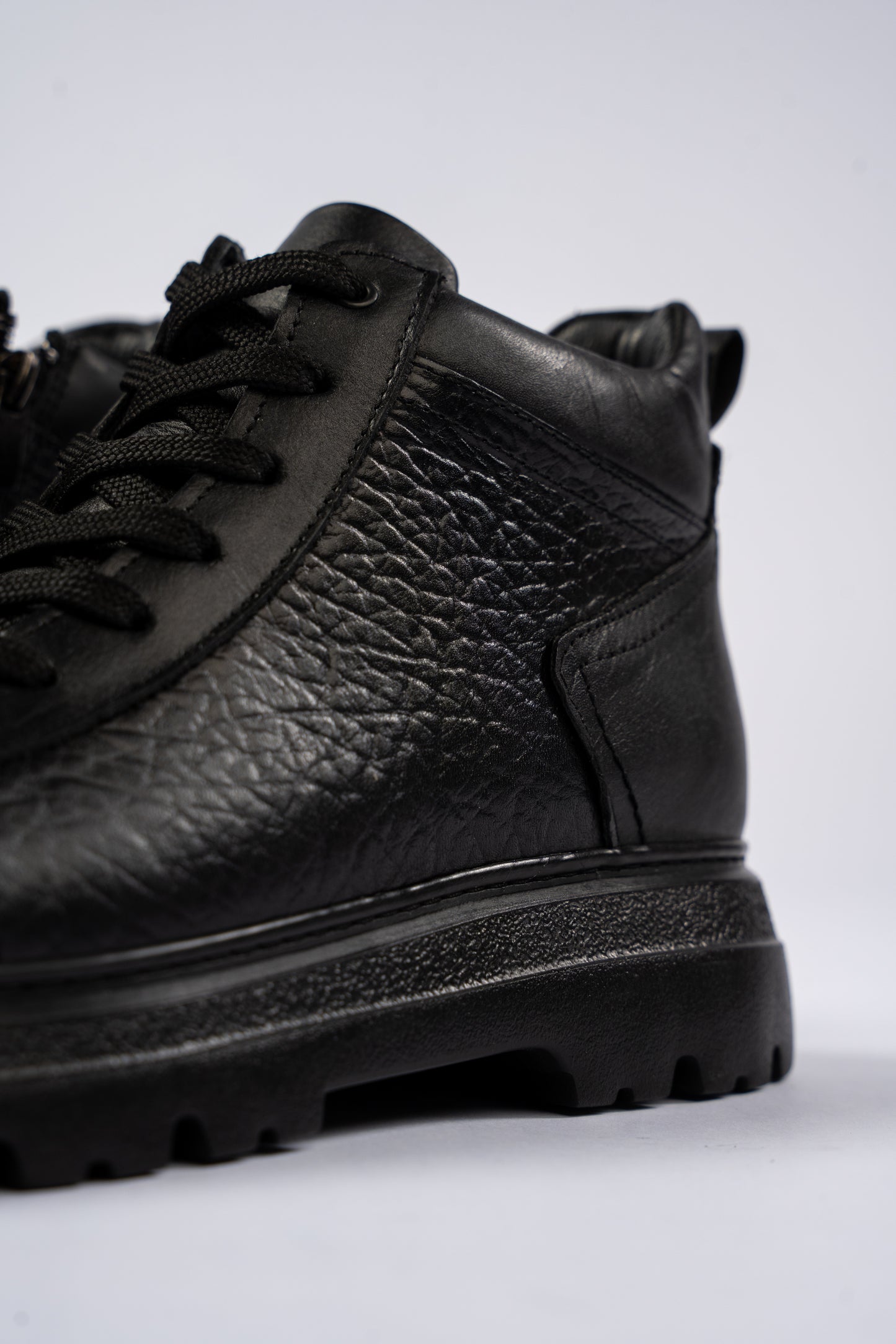 BLACK URBAN LEATHER BOOTS