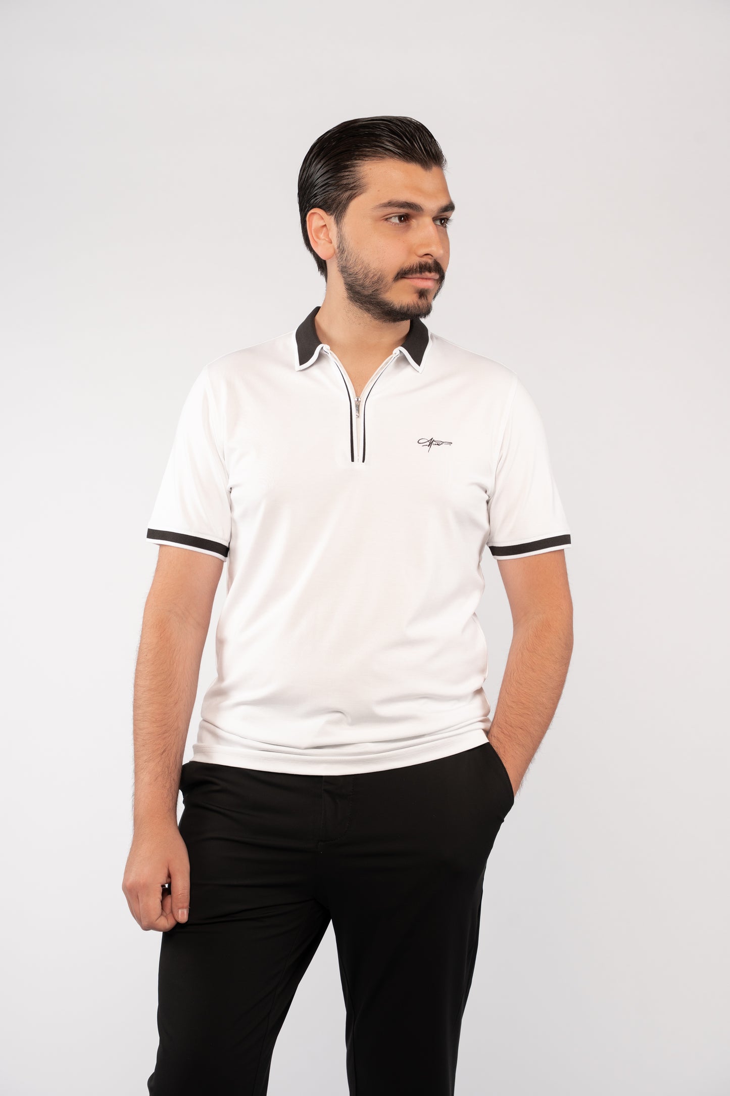 WHITE BLACK COLLAR ZIPPER POLO