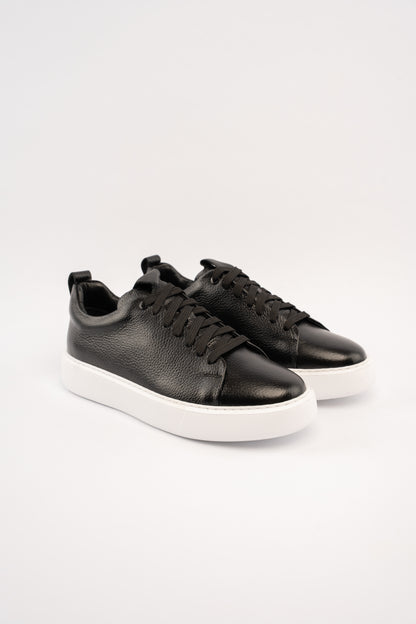 BLACK REFINED SNEAKER