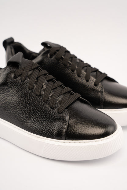 BLACK REFINED SNEAKER