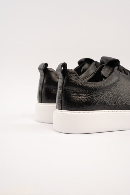 BLACK REFINED SNEAKER