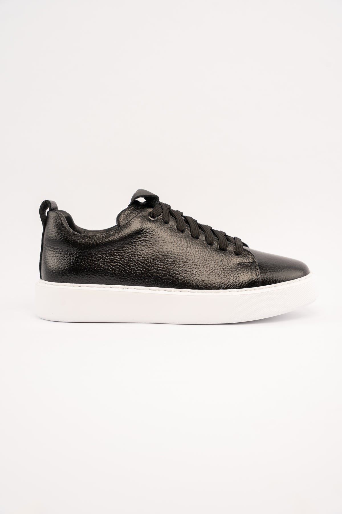 BLACK REFINED SNEAKER