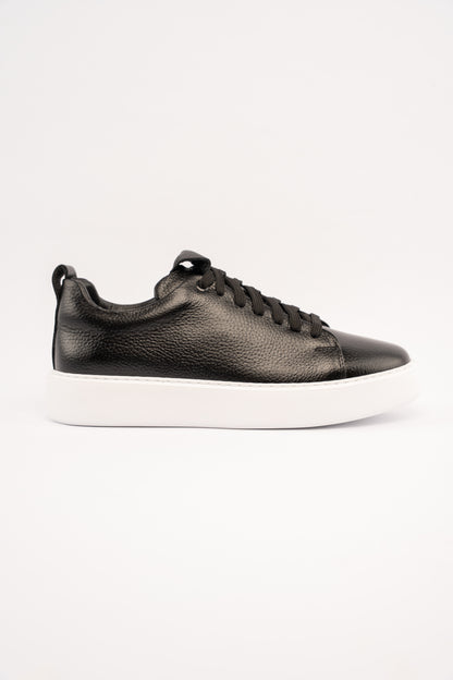BLACK REFINED SNEAKER