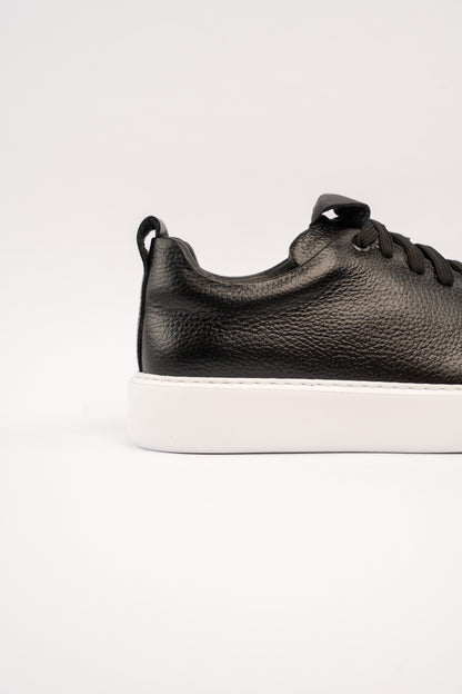 BLACK REFINED SNEAKER