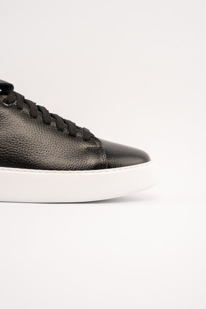 BLACK REFINED SNEAKER