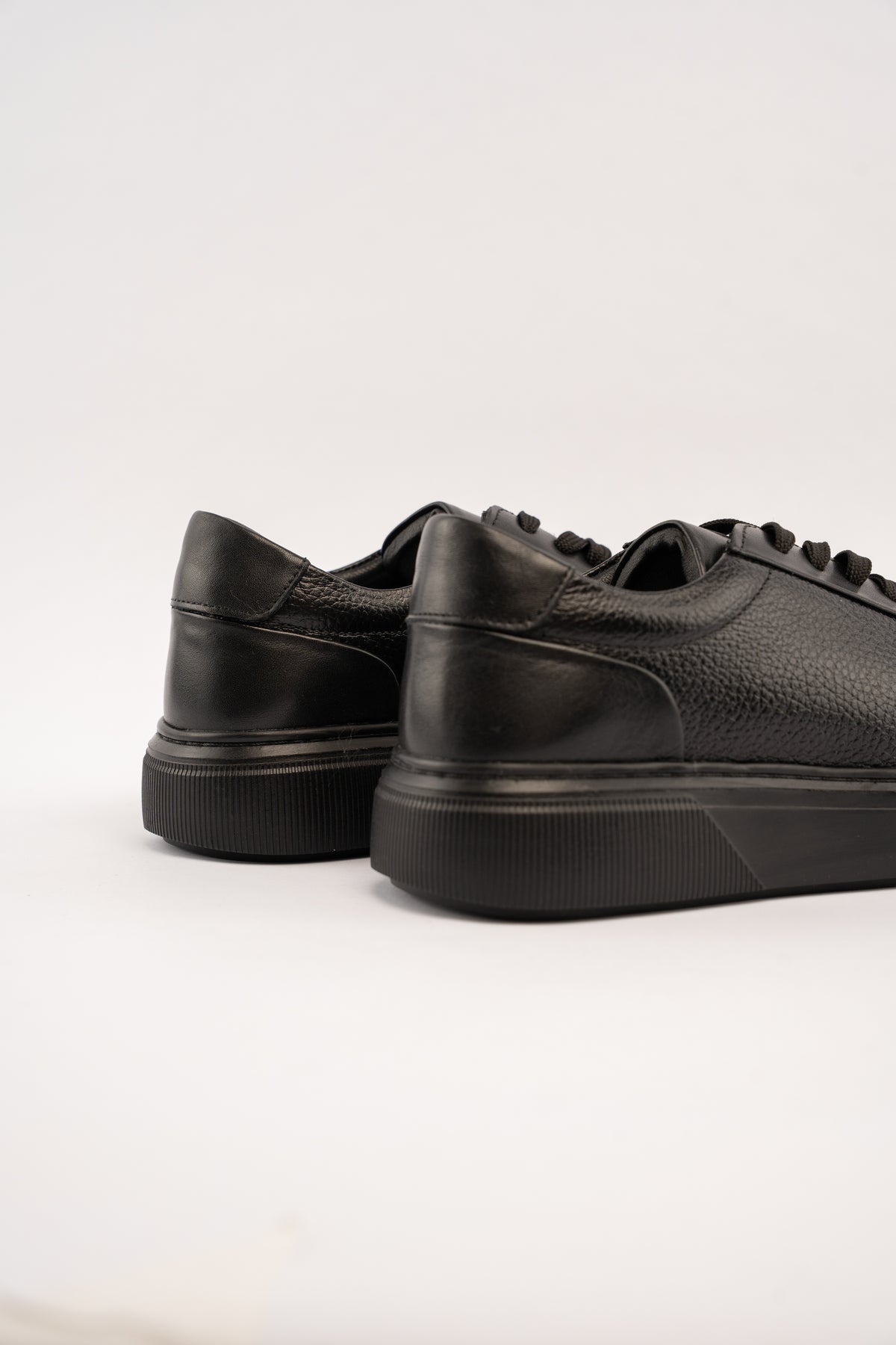 FULL BLACK INFORMAL SNEAKER