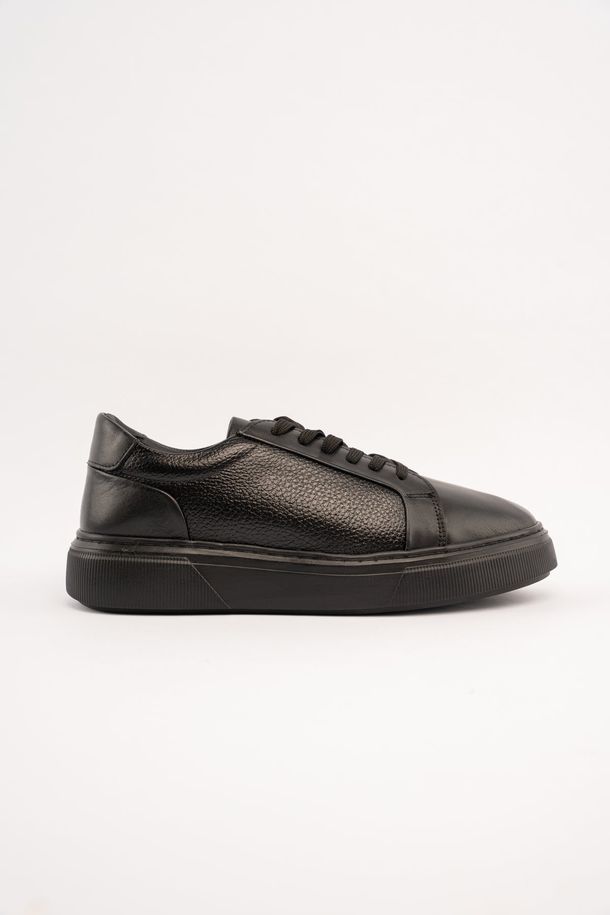FULL BLACK INFORMAL SNEAKER