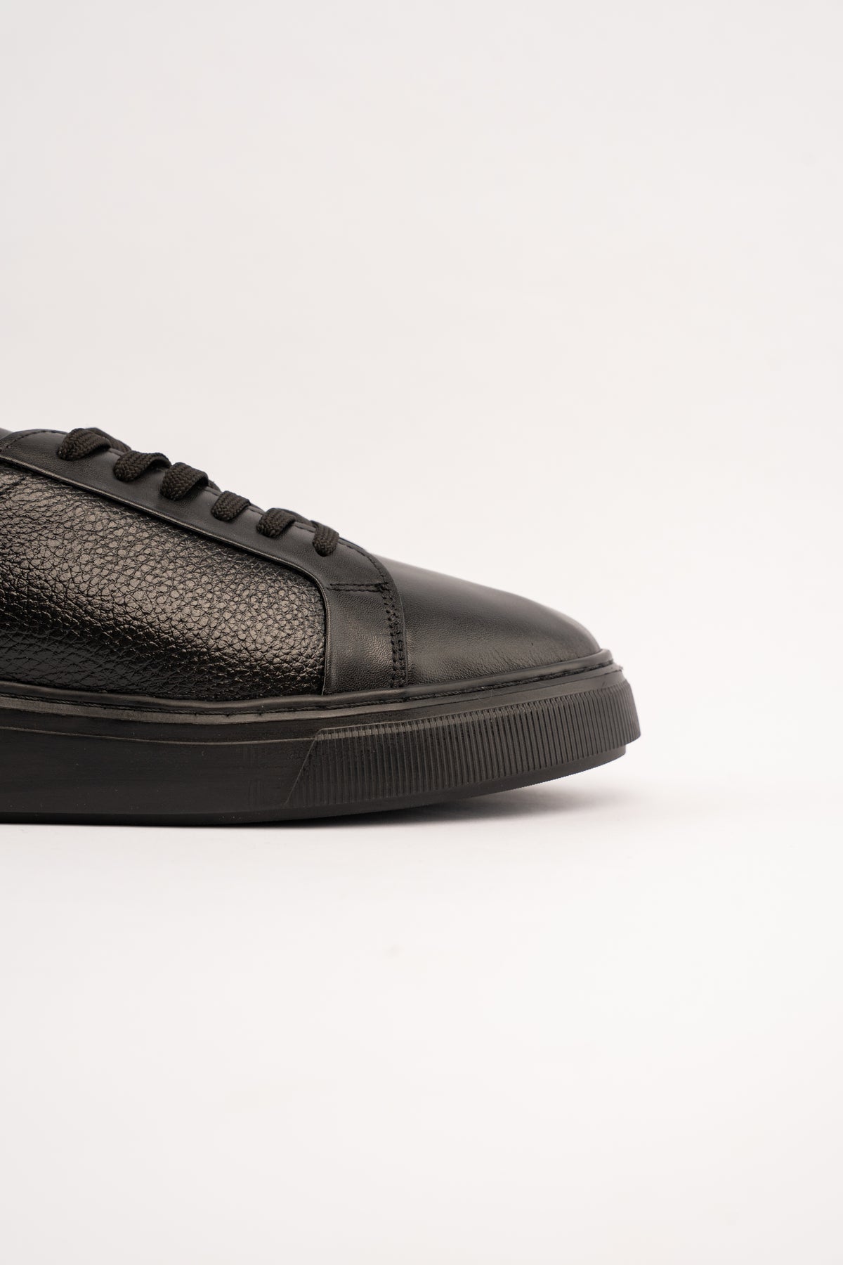 FULL BLACK INFORMAL SNEAKER