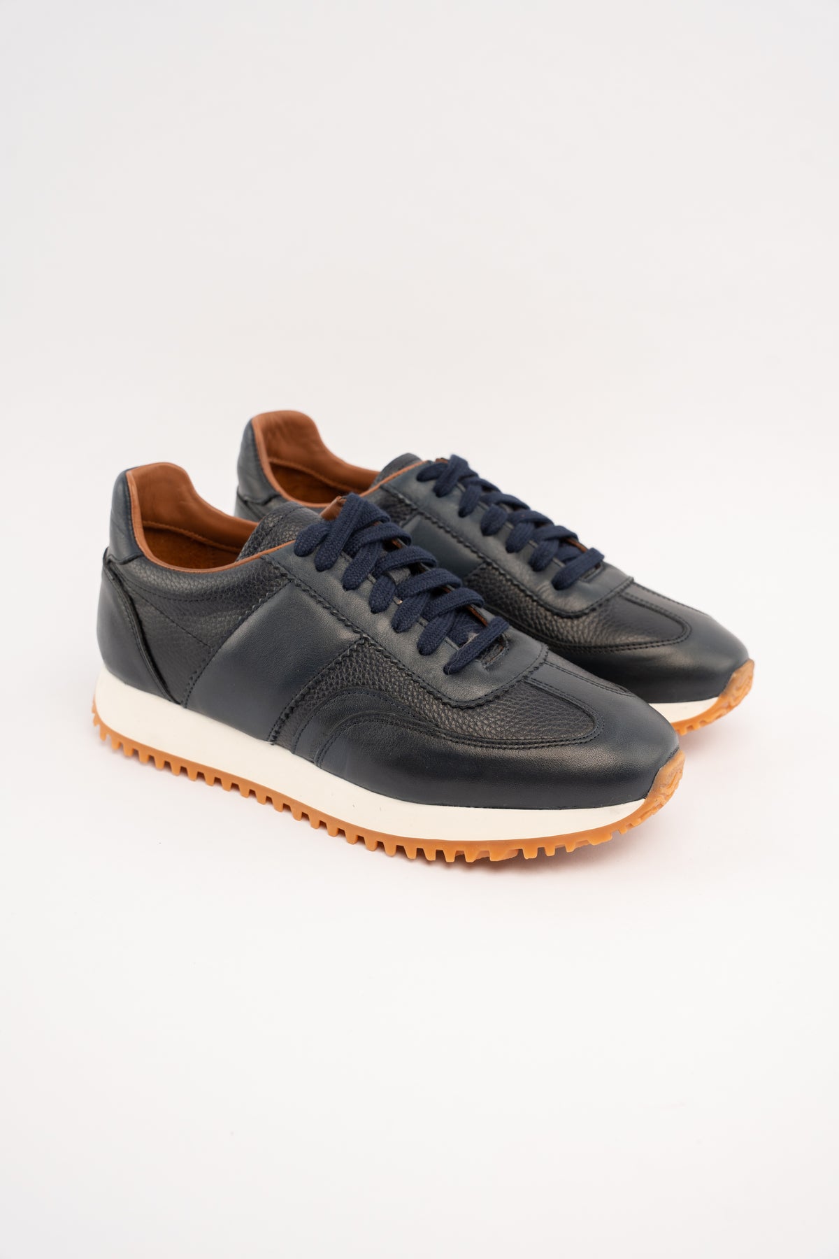 NAVY EVERYDAY SNEAKER