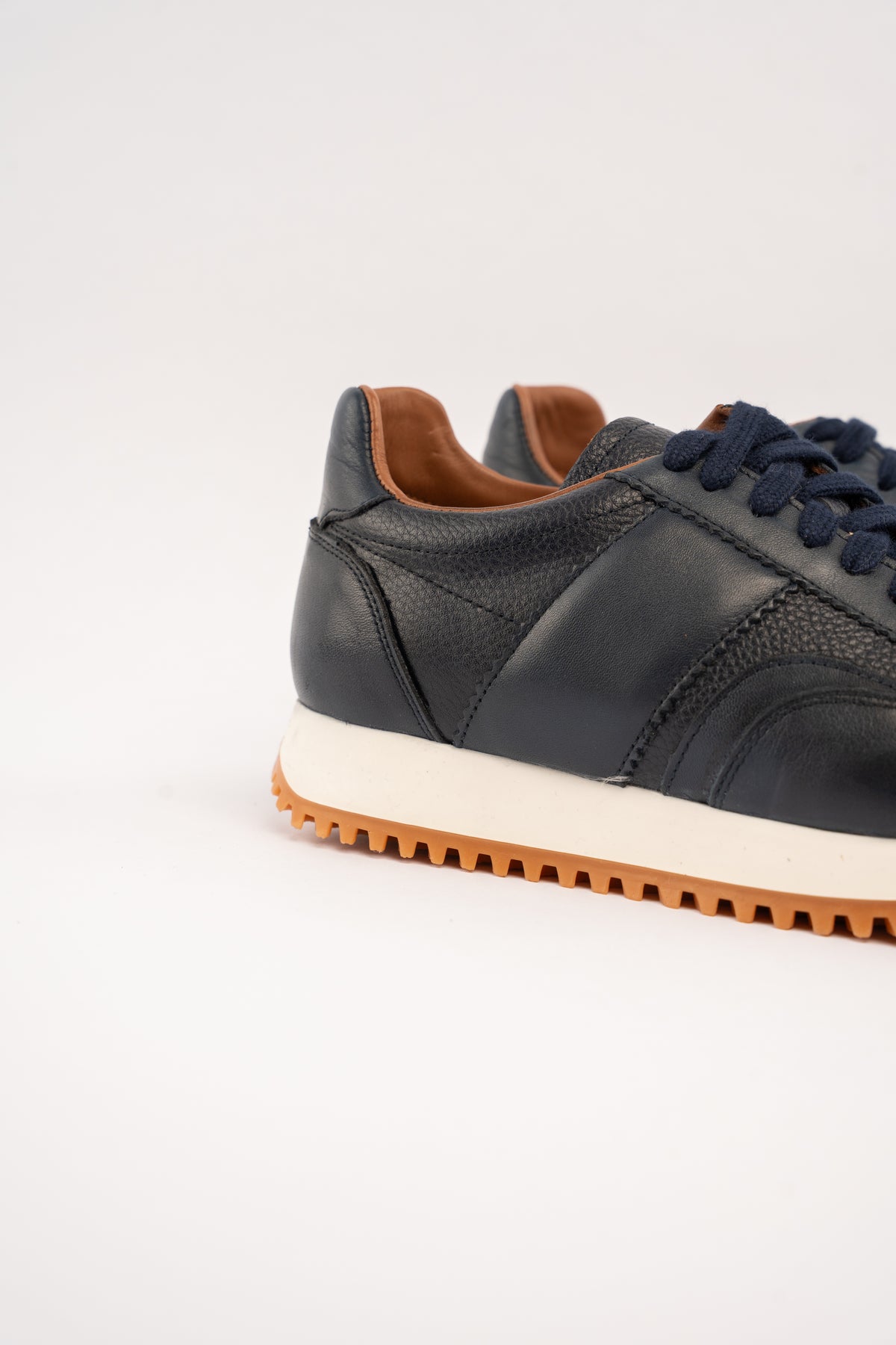 NAVY EVERYDAY SNEAKER