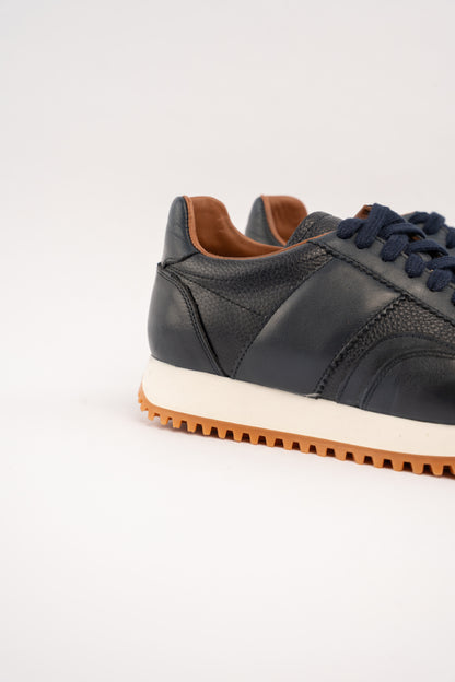 NAVY EVERYDAY SNEAKER