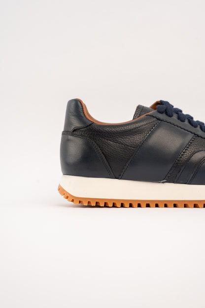 NAVY EVERYDAY SNEAKER