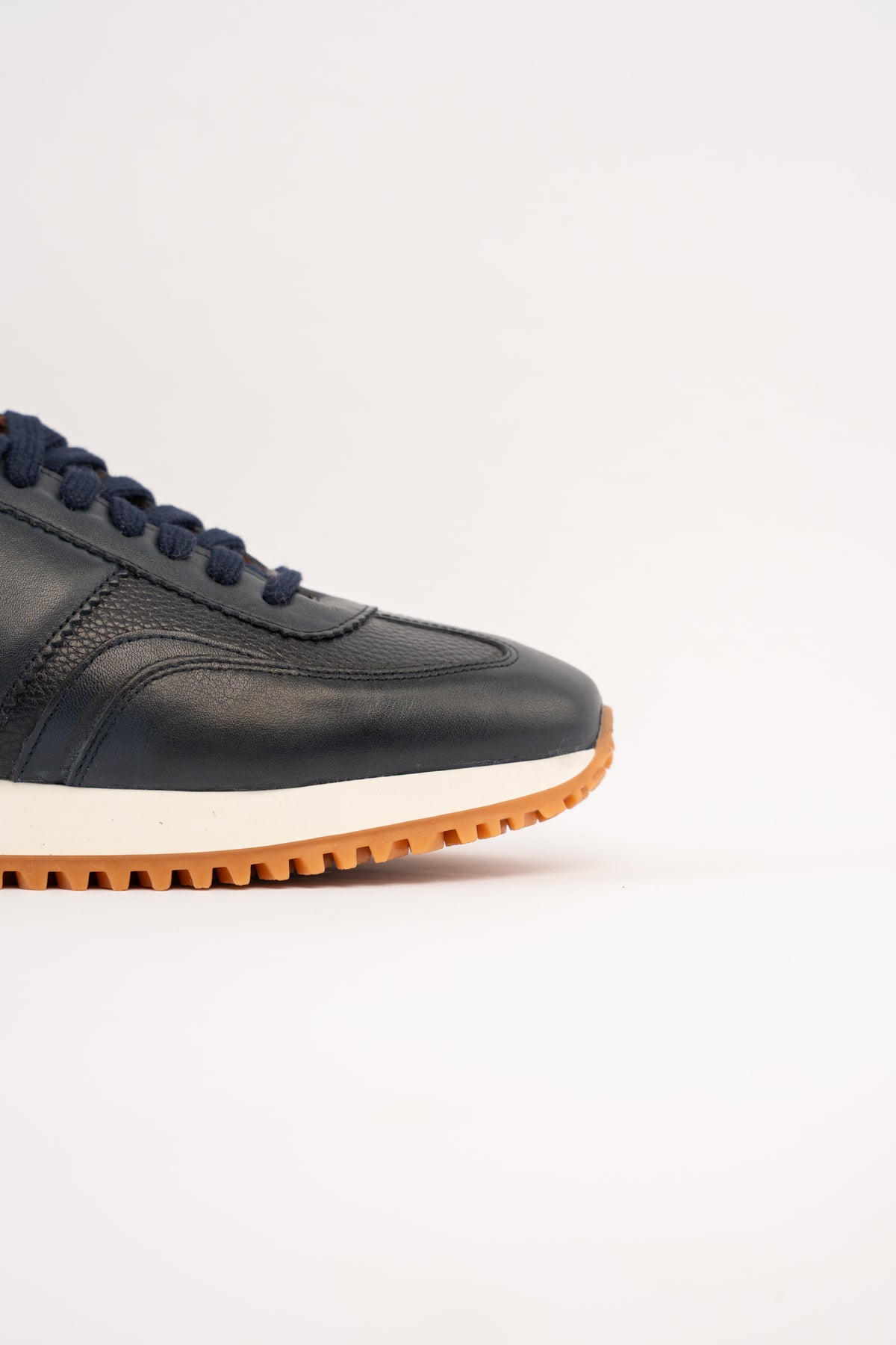 NAVY EVERYDAY SNEAKER