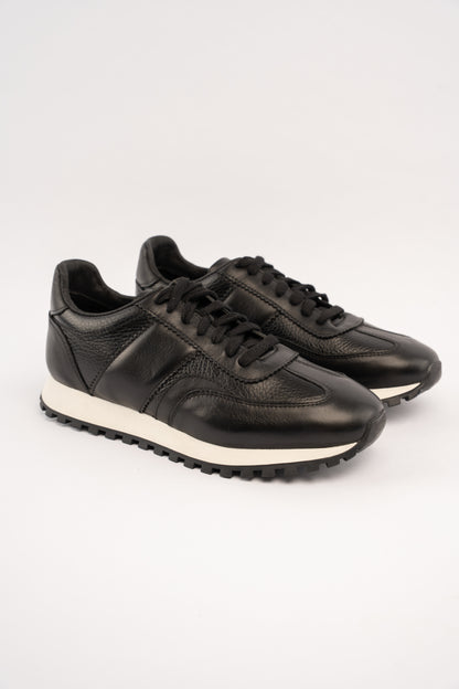 BLACK EVERYDAY SNEAKER