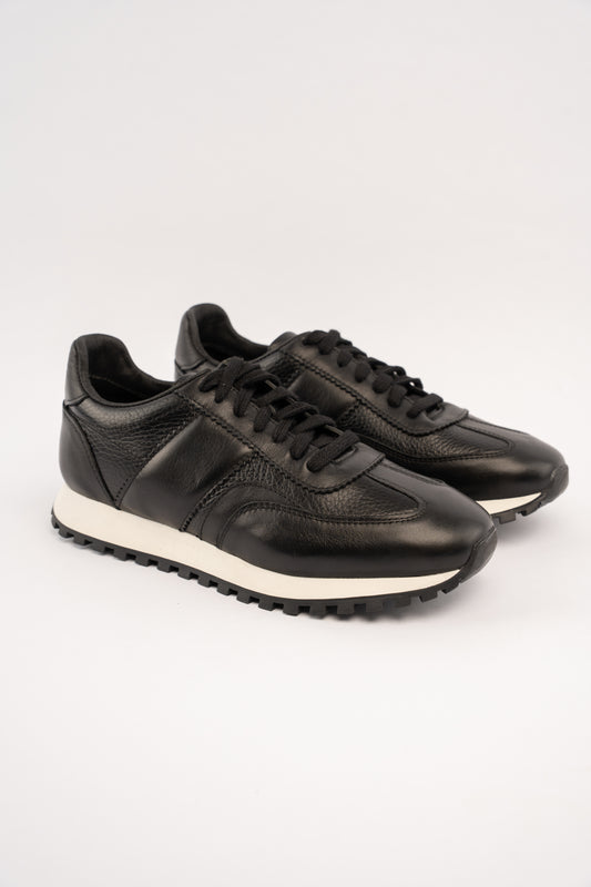 BLACK EVERYDAY SNEAKER