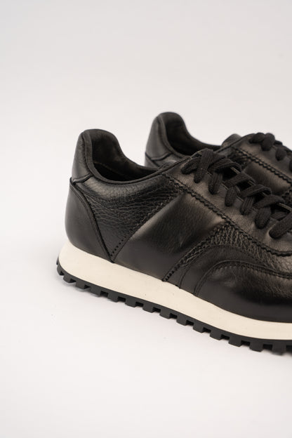 BLACK EVERYDAY SNEAKER
