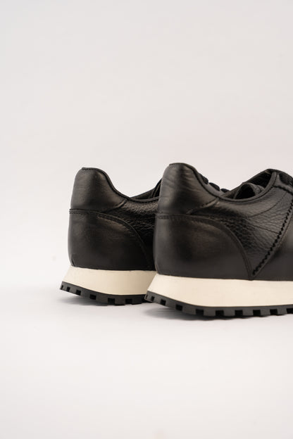 BLACK EVERYDAY SNEAKER