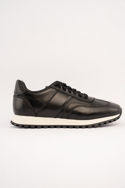 BLACK EVERYDAY SNEAKER