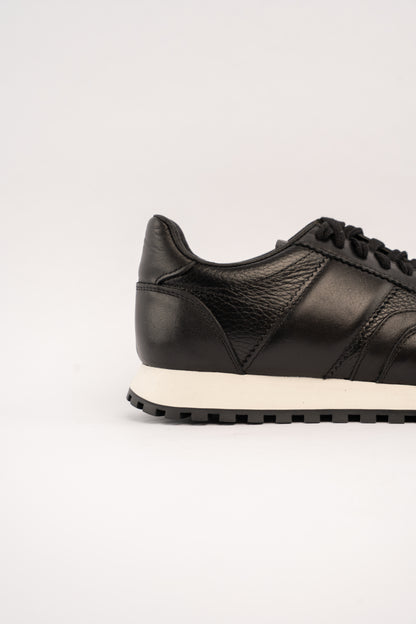 BLACK EVERYDAY SNEAKER