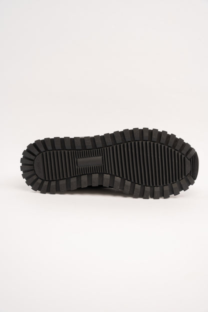 BLACK EVERYDAY SNEAKER